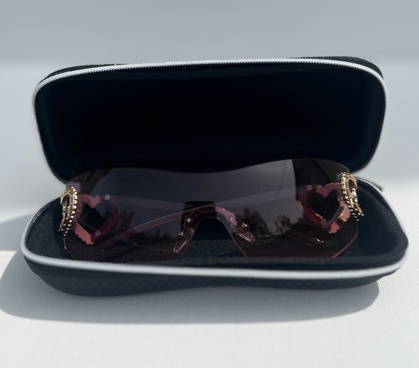 Pink Rimless Wrap Around Women Sunglasses Gold Color Heart Shades Eyeglasses Women's Travel Eyewear Single Piece Lens